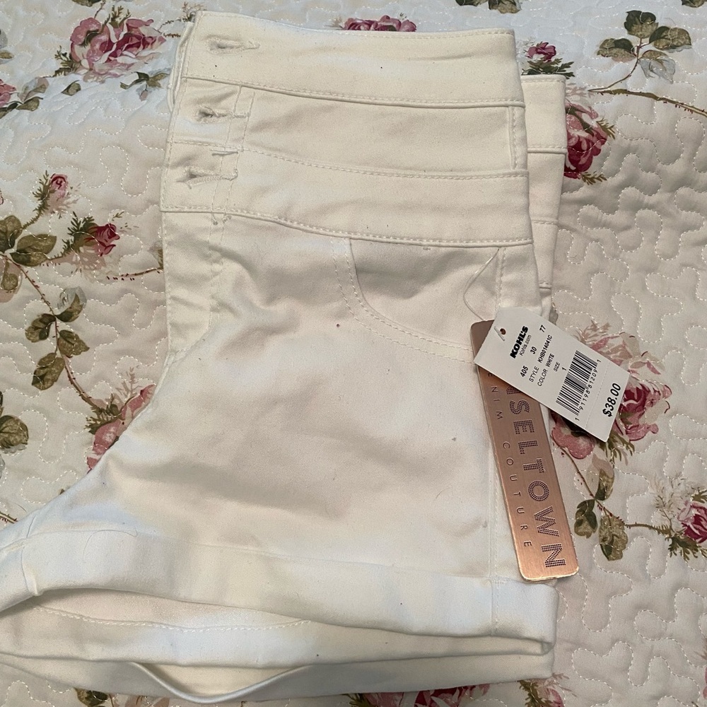 Junior white shorts size 1 NWT